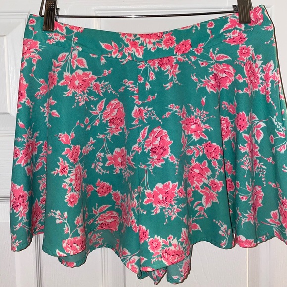 Charlotte Russe shorts - Picture 1 of 2